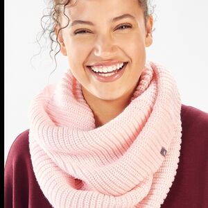 Fabletics chunky knit infinity Scarf/ hat combo Pink